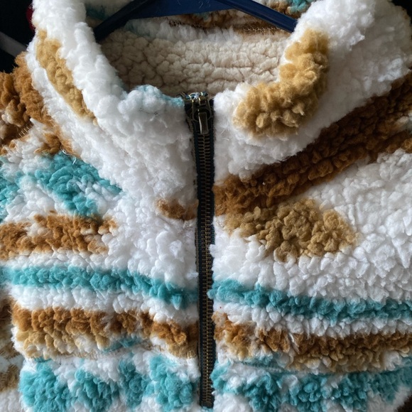 Blue, white, tan colored women’s cabin fever fleece pullover - Picture 2 of 4